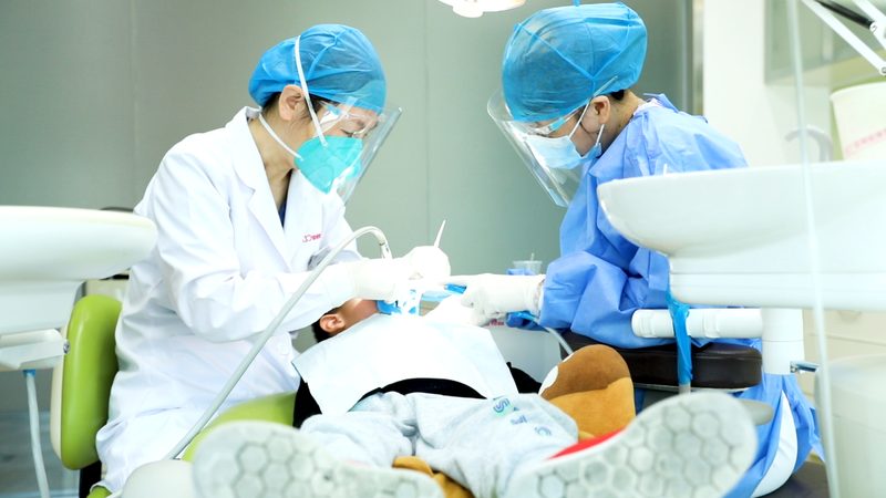综上所述，诊所与医院在进行根管治疗时存在以下区别：